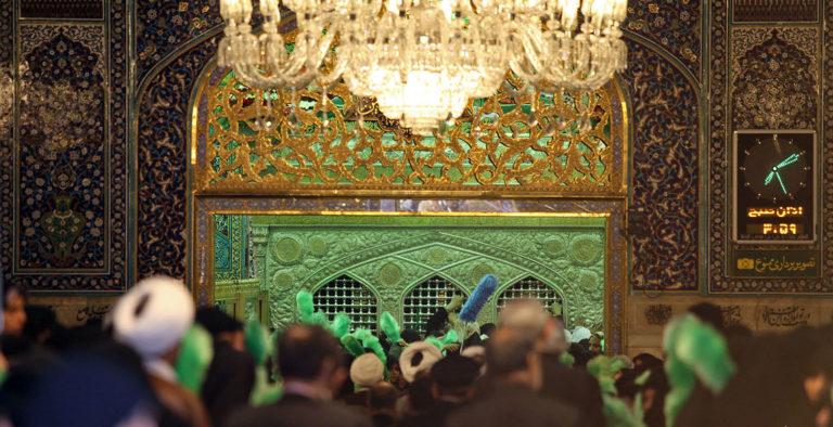 ضریح امام رضا از دور